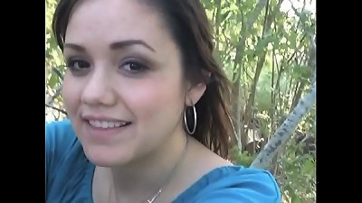 Le da una mamada en el bosque y se los traga - http://bit.do/JhonSR