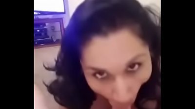 Se&ntilde;ora putona mamando verga y  tragando jelly