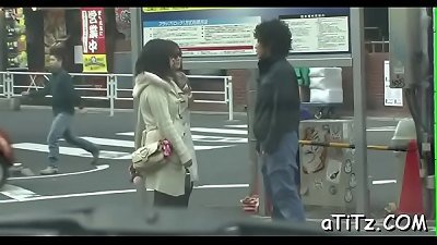 Nice-looking asian with stunning bumpers makes an impression with blowbang