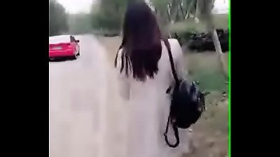 ç¾Žå¥³èµ°è·¯è¾¹è¢«å°ä¼™éªšæ‰°ï¼Œç»“æžœç›´æŽ¥æ‹‰åˆ°å°æ ‘æž—å¼€å¹²