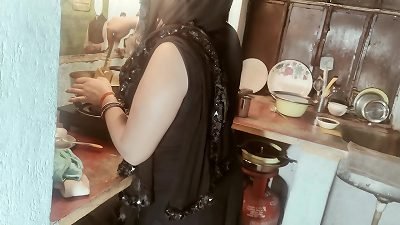 butt banging of Muslim Bhabhi who is cooking as a mare, real hindi audio