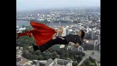 SuperGirl gives a dt for Jimmy Olsen