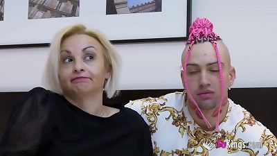 expert senior mom finds at FAKings the young knobs she's been looking for