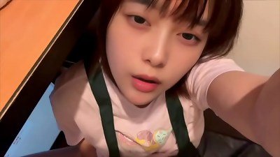 [Part-time internet cafe employee] While cleaning a room, this cute employee gets aroused when she sees the tissue left behind by a man masturbating, and begins jerking while cleaning the room.