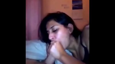 Esposa infiel traga leche