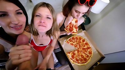 Pizza delivery guy Jean-Marie Corda pounds his clients and jizzes on their pizza for 3 chicks