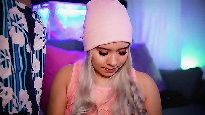 plump blond with a cute face gargles her boyfriend's man-meat