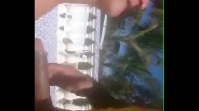 Madura dando o cu na praia mais v&iacute;deos Acessem: https://goonzotubeoficial.blogspot.com/