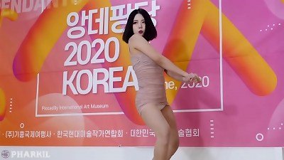 å…¬ä¼—å·ã€91å…¬ç¤¾ã€‘éŸ©å›½å¥³å›¢æˆ·å¤–ç´§èº«è‚¤è‰²é€è§†åŒ…è‡€è£™èµ°å…‰çƒ­èˆž