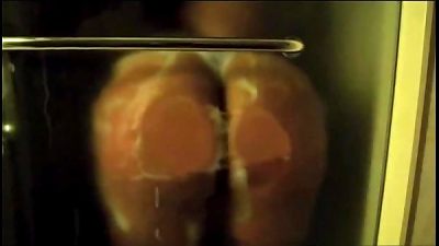 sexxy female twerking in bathbubbles