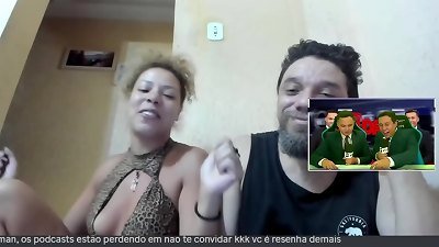 CANTORA DE panic MC FIAMA PAGANDO PEITINHO EM SUA ENTREVISTA PARA O new YORK TRETA