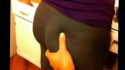 Nalgas en Mallas Manoseadas