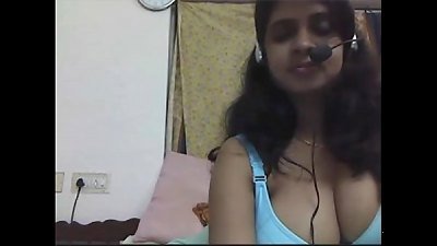indian amateur yam-sized funbag poonam bhabhi on live cam display stroking