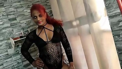 super steamy black queen try On drag