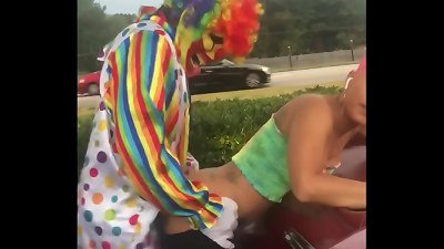 Gibby The Clown plows Jasamine Banks outside in wide daylight
