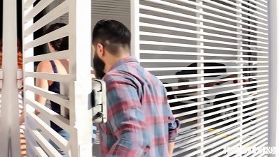 Ruvinha had a 3some with a couple of friends on her bday