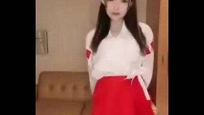 miko's mid-body waving