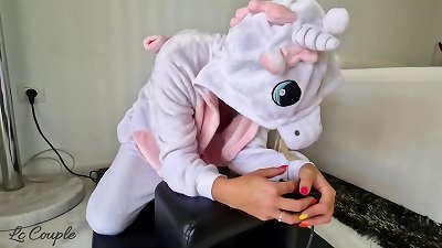 Unicorn cougar rides on a sybian saddle sexmachine and she almost gets a blackout